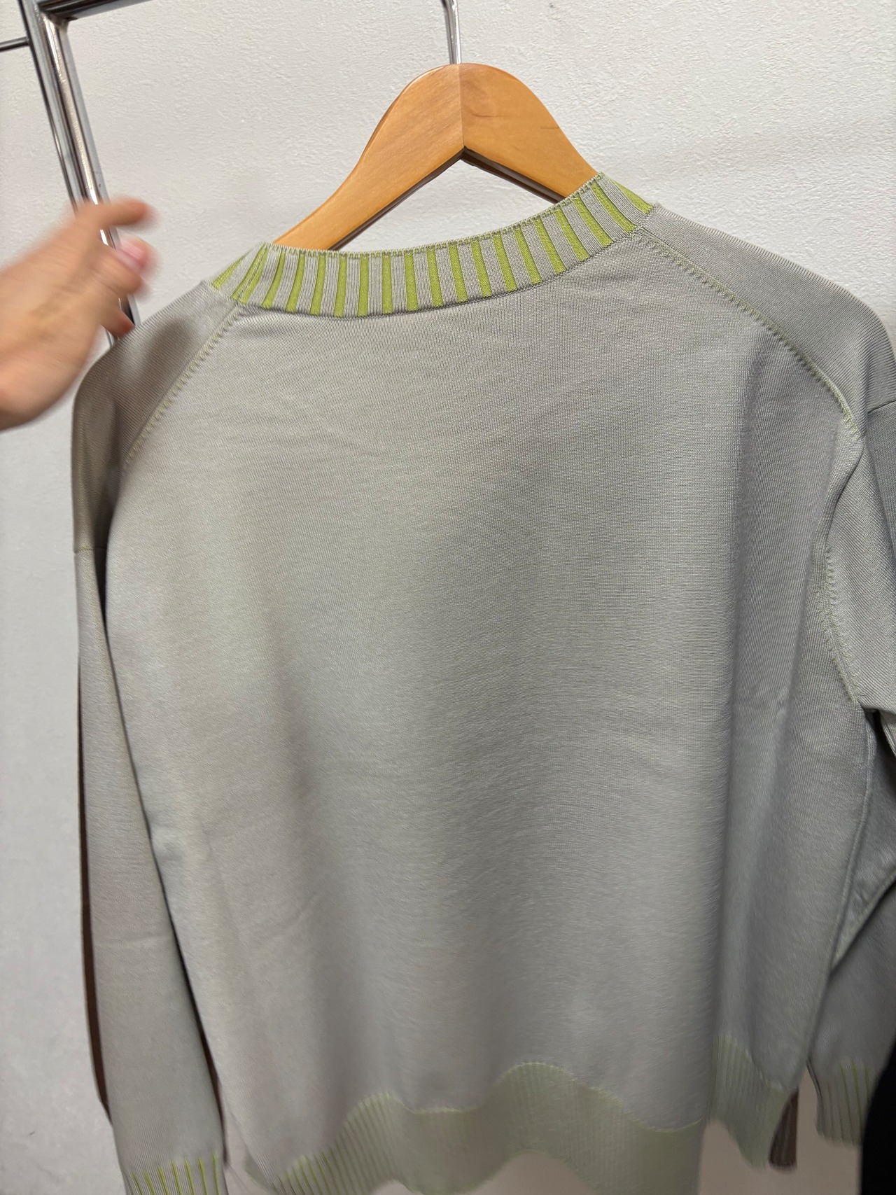 CESTMOILEU 芝刺繍ニットセーター　10256049