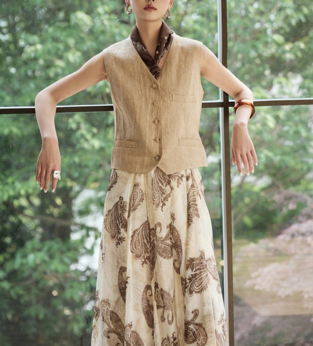 Vネックベスト＆ペイズリー柄セミフレアスカートのセットアップ W01294