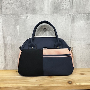 -* Boston Bag *- ブロック切替デザイン【ディープオーシャン×黒×シェルピンク】