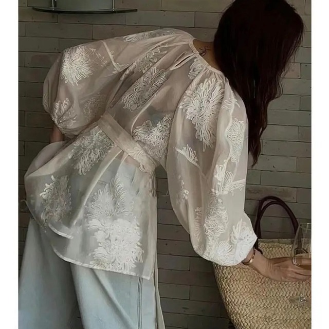 レース花柄ブラウス