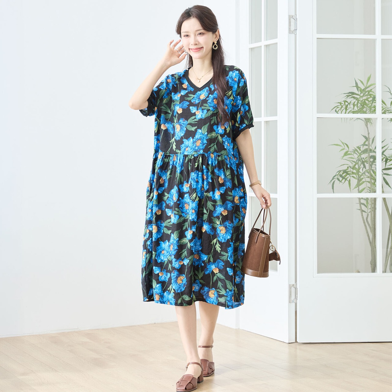 TRUBE 花柄プリントVネックコットン半袖ワンピース【L~LL】ブラック