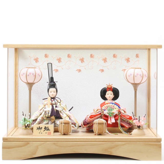 雛人形｜ひな人形｜初節句｜コンパクト｜おしゃれ｜モダン｜インテリア｜プレミアム｜こだわり｜おすすめ｜作家｜《商品名》衣裳着アクリルケース飾り（固定式）小芥子　ひなの〔商品コード〕30400-2503　〔品番〕25-3