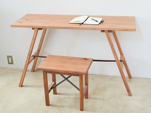 『杉無垢材のナチュラル天板』の組み立て式ワークテーブル