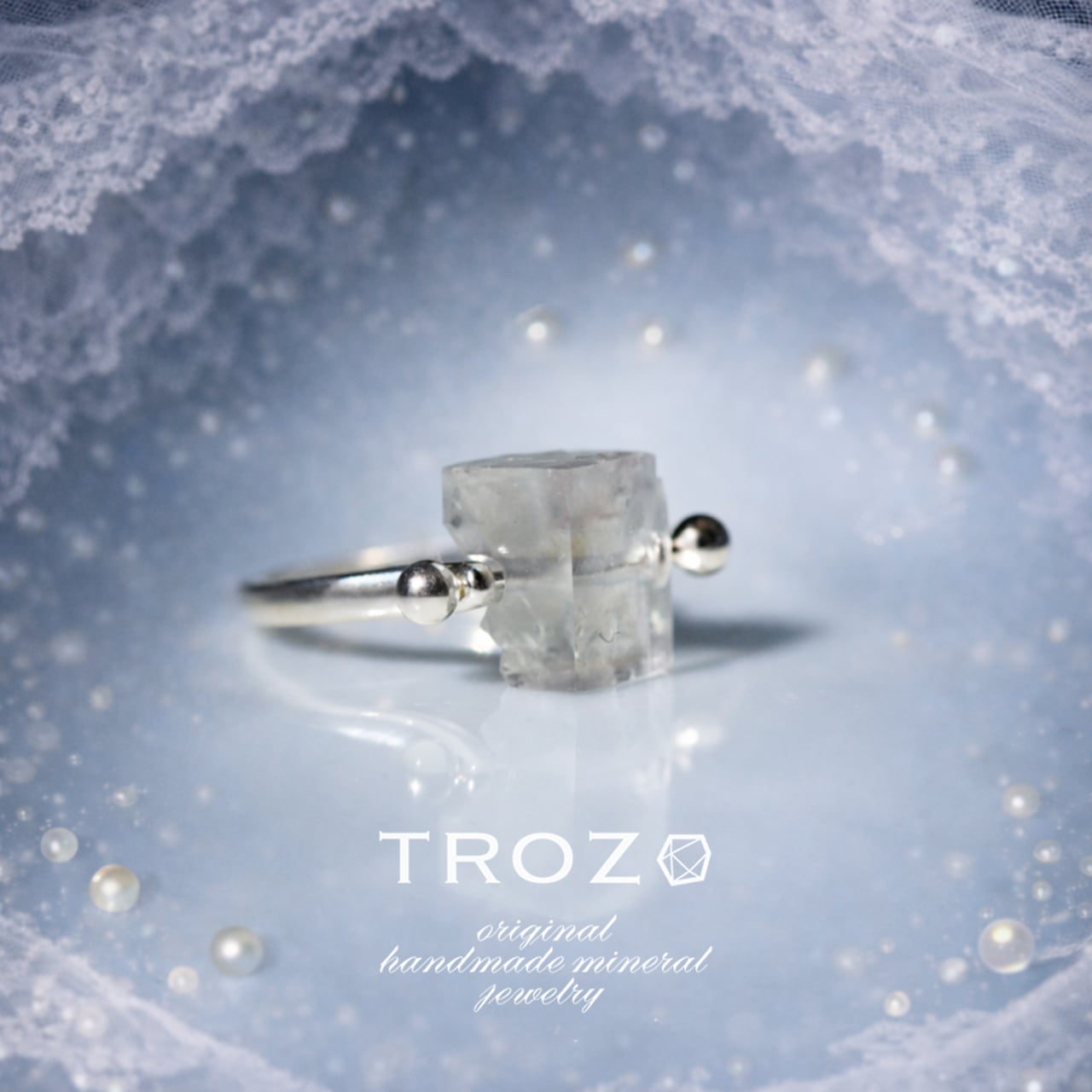 フローライト | TROZO 鉱物原石の天然石アクセサリーブランド