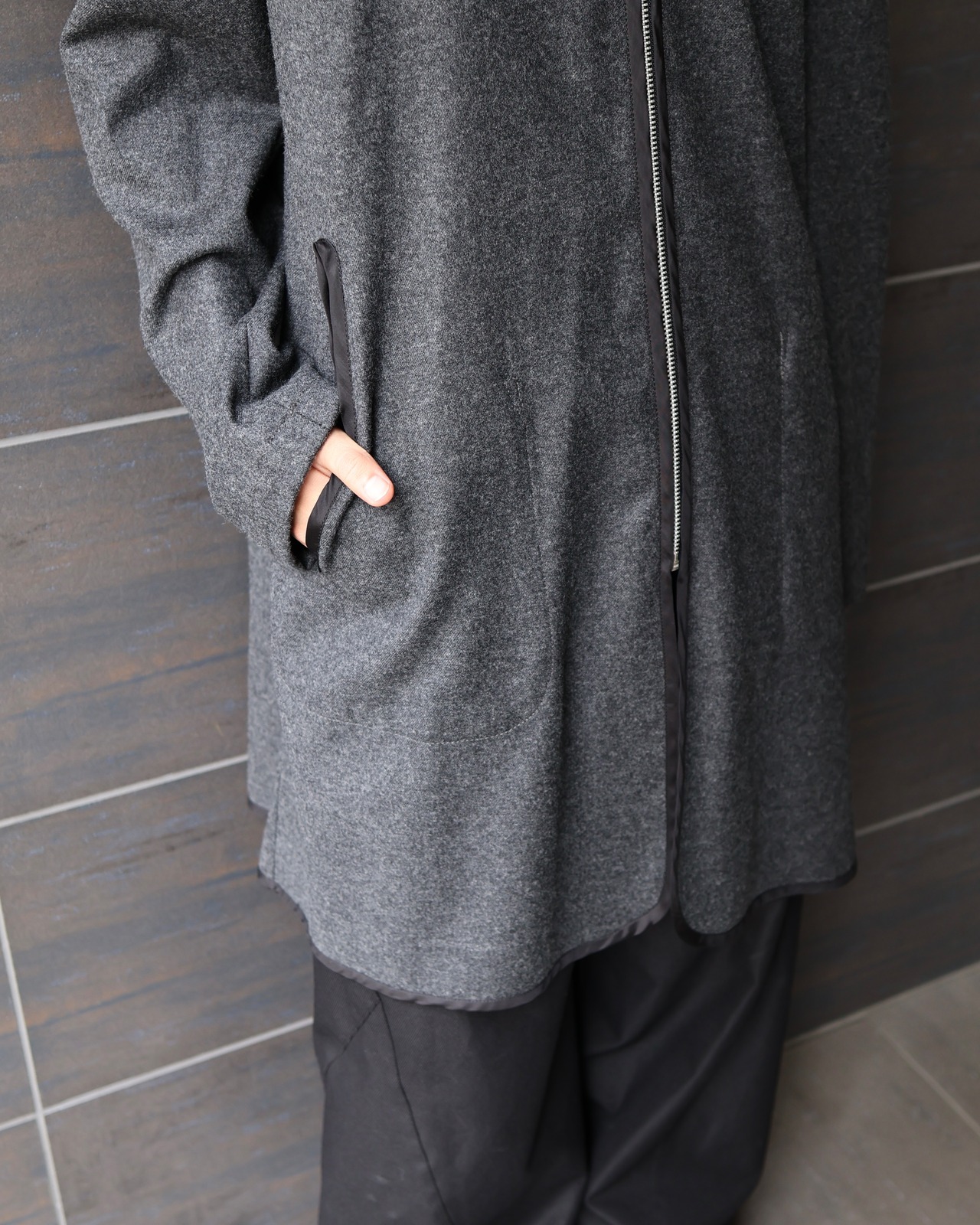 【COMME des GARCONS HOMME DEUX】zip up hooded half coat