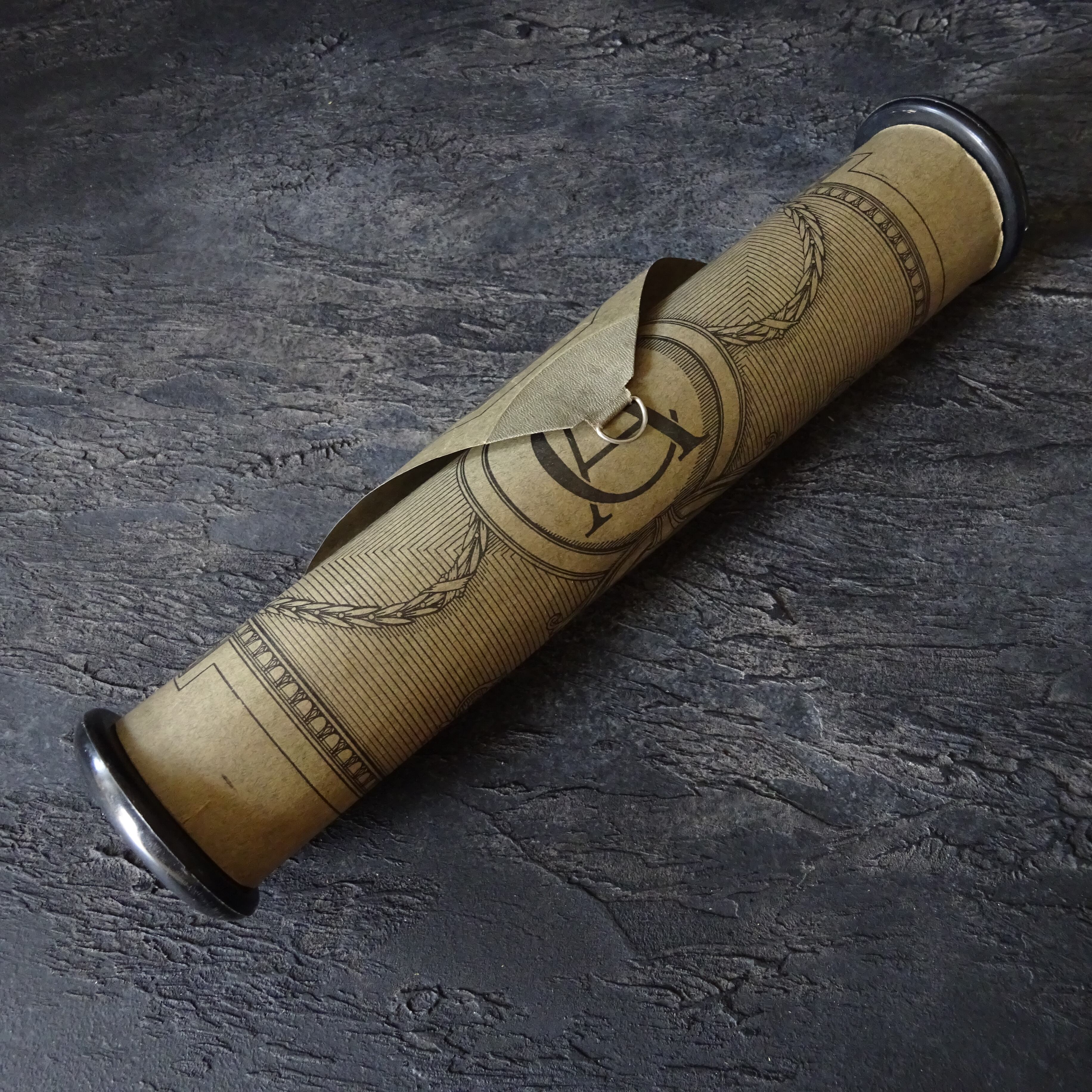 Ancien rouleau perforé pour piano mécanique (A)