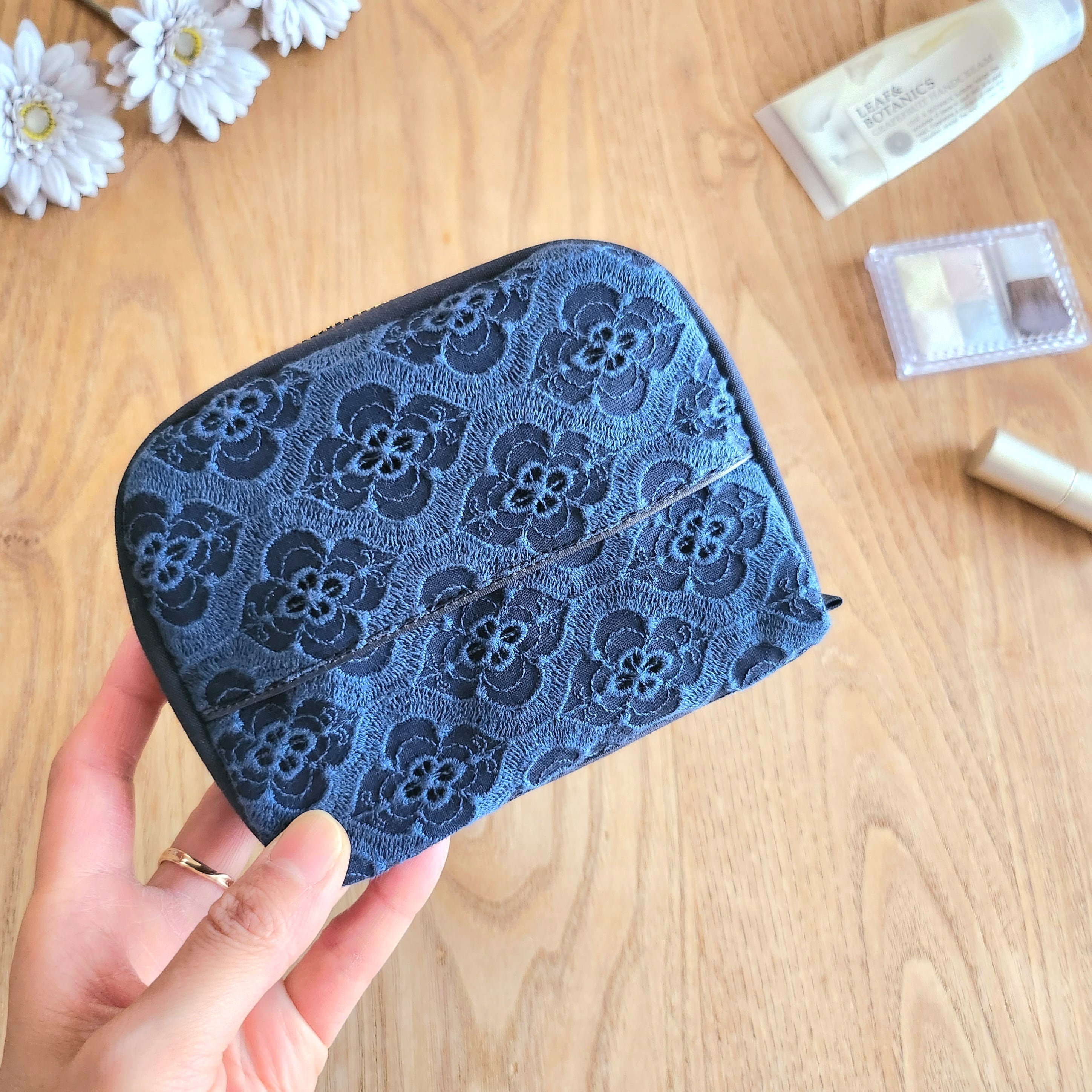 新柄│モロッカン柄刺繍のころんとマチつきティッシュポーチ│ネイビー