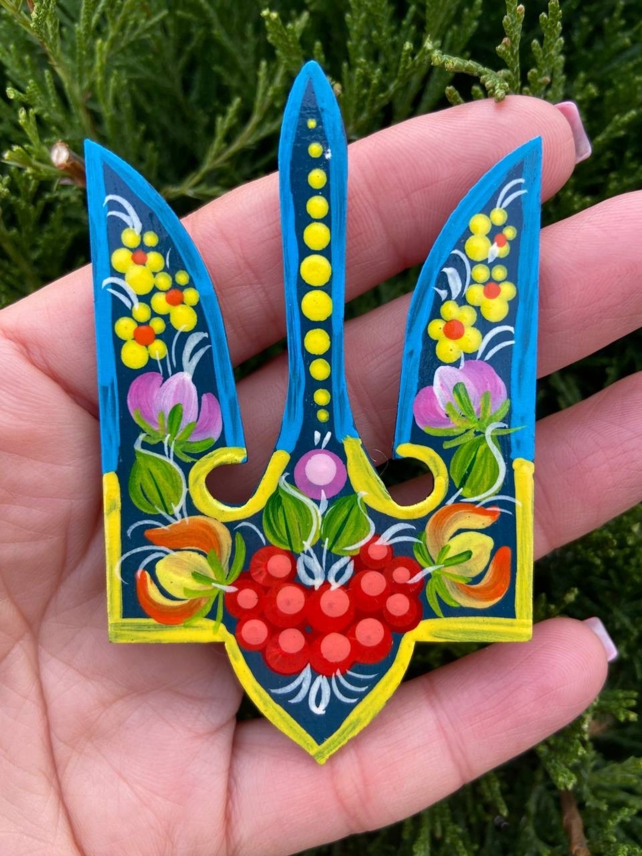 ペトリキフカ塗りのマグネット 国章トリズヴ（Khomenko製作） - 3