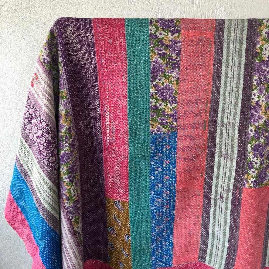 Vintage patchwork kantha quilt pink trim ヴィンテージパッチワーク