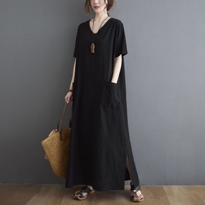 レディース ワンピース ロング マキシ丈 半袖 Vネック Aライン セミフレア サイドスリット ポケット シンプル カジュアル ラフ ルーズ 個性的 学生風 ベーシック 無地 春 夏 母の日 ママ マタニティ 10代 20代 30代 40代 学生 お出かけ リゾート 旅行 公園 女子会 休日 ガーデン ショッピング コンサート ライブ お花見 フェス 楽ちん 体型カバー 普段使い 定番 ゆったり フリーサイズ 黒 ブラウン ベーシックカラー