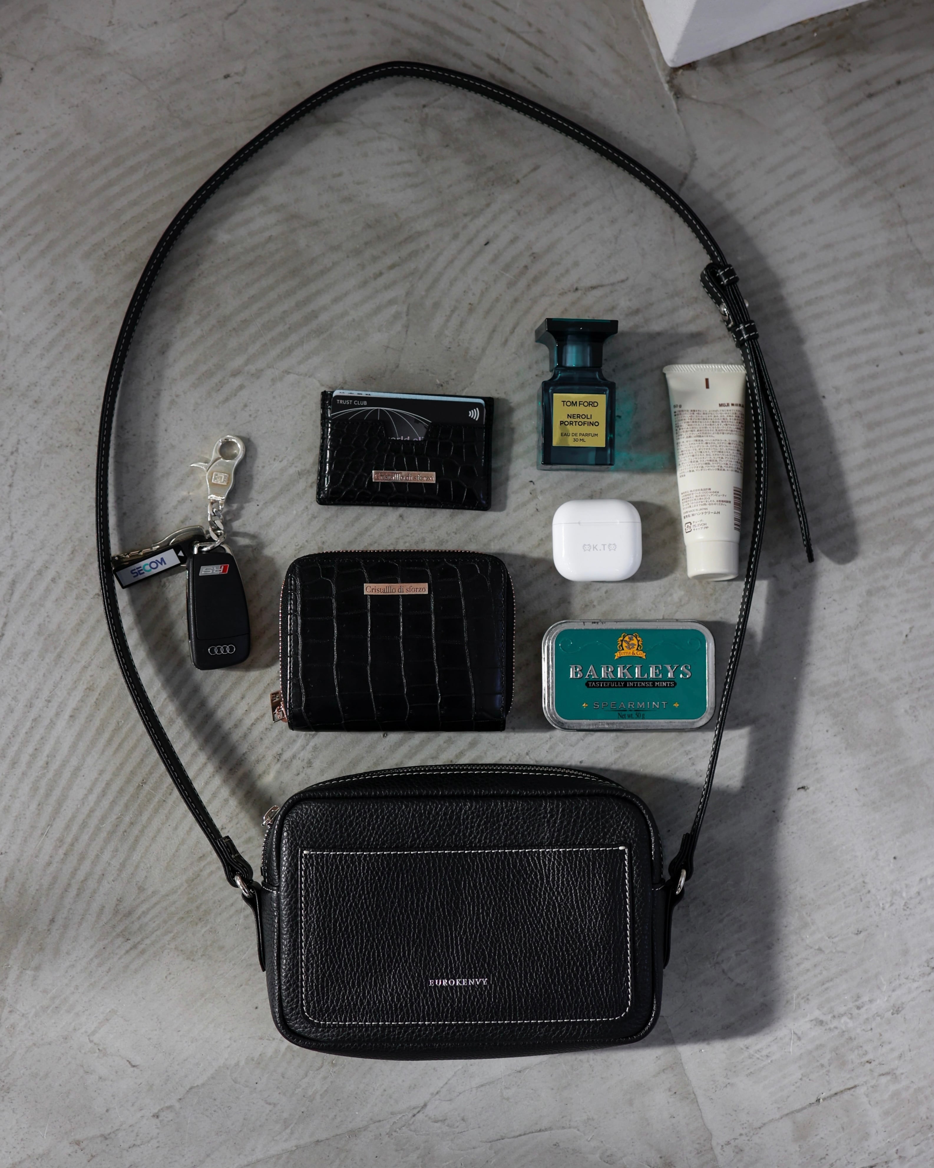 Italian Emboss Leather Mini Shoulder Bag【イタリア・マストロット社