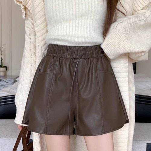 ショートパンツ レディース ボトムス PUレザー レザーパンツ レザーショーツ ショート丈 キュロット カジュアル お出かけ おしゃれ クール ワイドレッグ ウエストゴム ハイウエスト ポケット 女性
