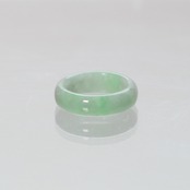 【5号】淡く広がるグリーンが魅力的！ 翡翠くり抜き甲丸リング A貨翡翠 jd_rg2456