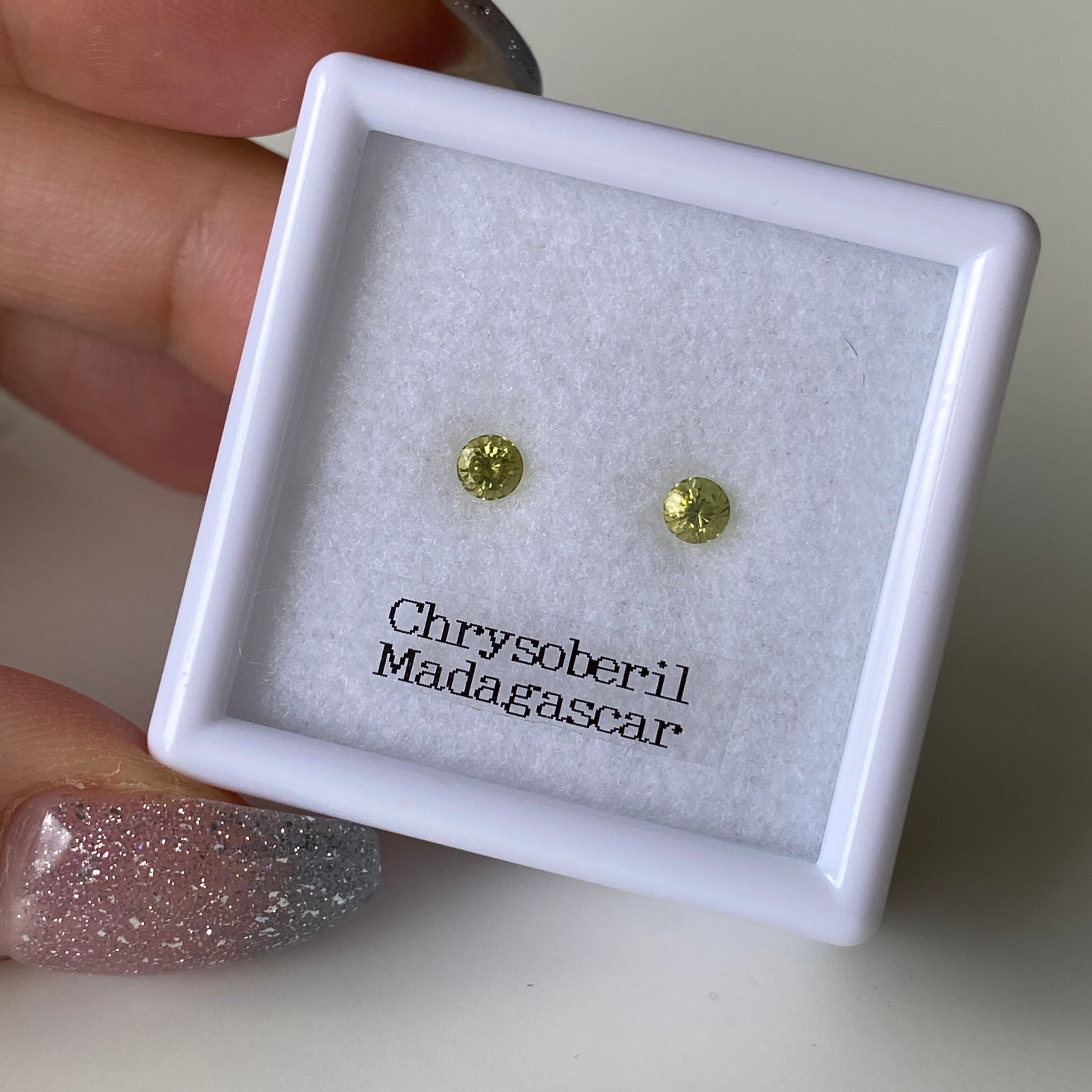 Chrysoberil 2pc 0.56ct クリソベリル kg-0095