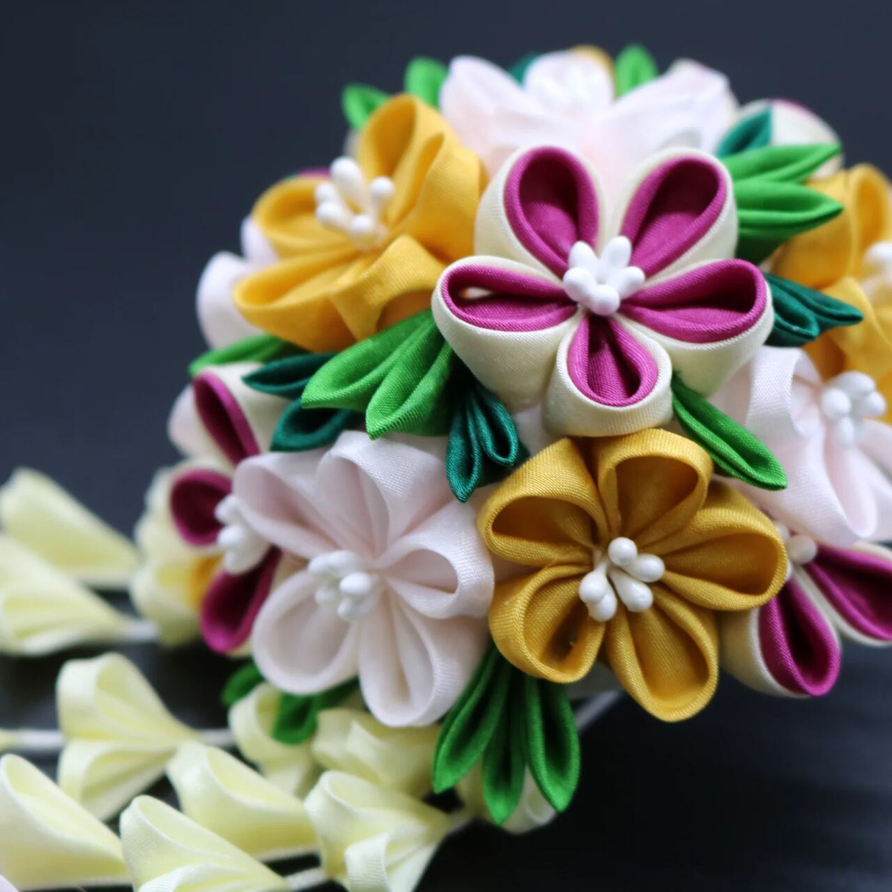 花てまりのかんざし［つまみ細工］ / Flower Temari Kanzashi (hairpin