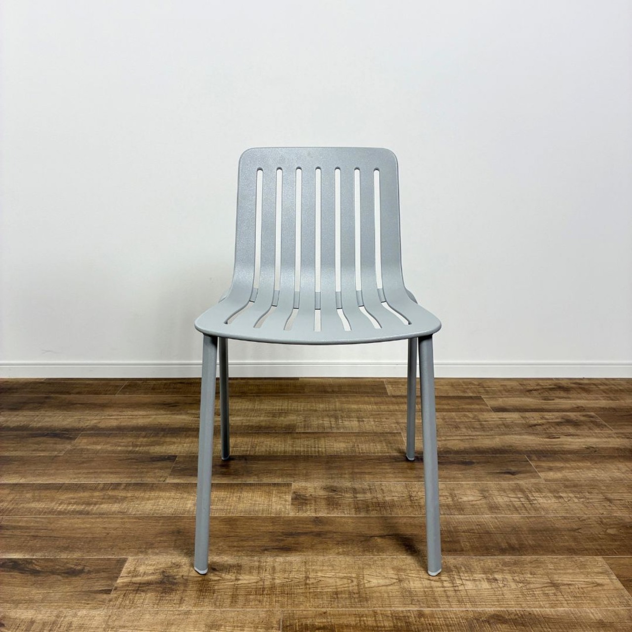 【展示品】MAGIS PLATO CHAIR metallic gray マジス プラート チェア メタリックグレー スタッキング可能 屋外使用可能 ダイニングチェア ガーデンチェア デザイナーズ家具 グレー系【送料無料】