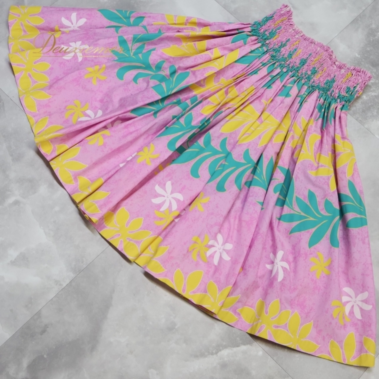 フラダンス 衣装 パウスカート ピンク系 シングル シンプル ティアレ柄 葉っぱ柄 かわいい 華やか 鮮やか 明るい ふわふわ ハワイアン アロハ ハワイアンプリント フラ ダンス レッスン 練習 グリーン系 イエロー系 おしゃれ カラフル 可愛いスカート