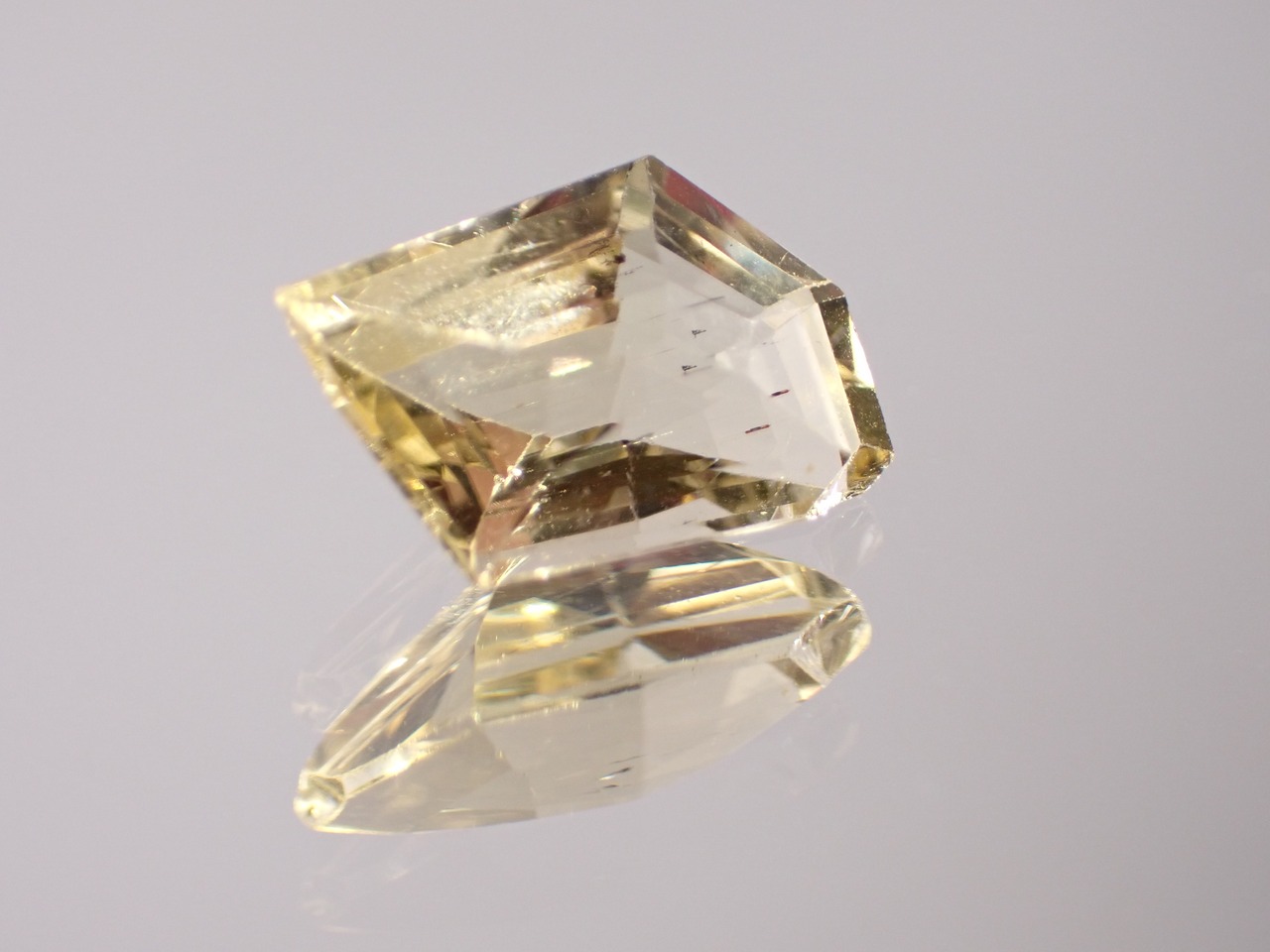 イエロースキャポライト　3.16ct　[C13‐277]