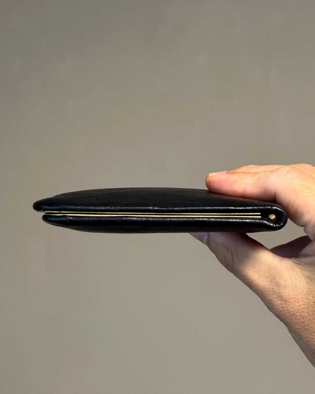 天溝折財布 BLACK （Frameless Bi-Fold Wallet – Organic Deer Leather