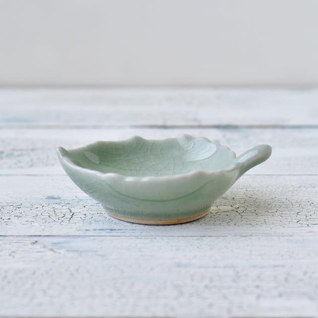 香皿】タイの伝統青磁器セラドン焼き リーフの小皿 | Rutile