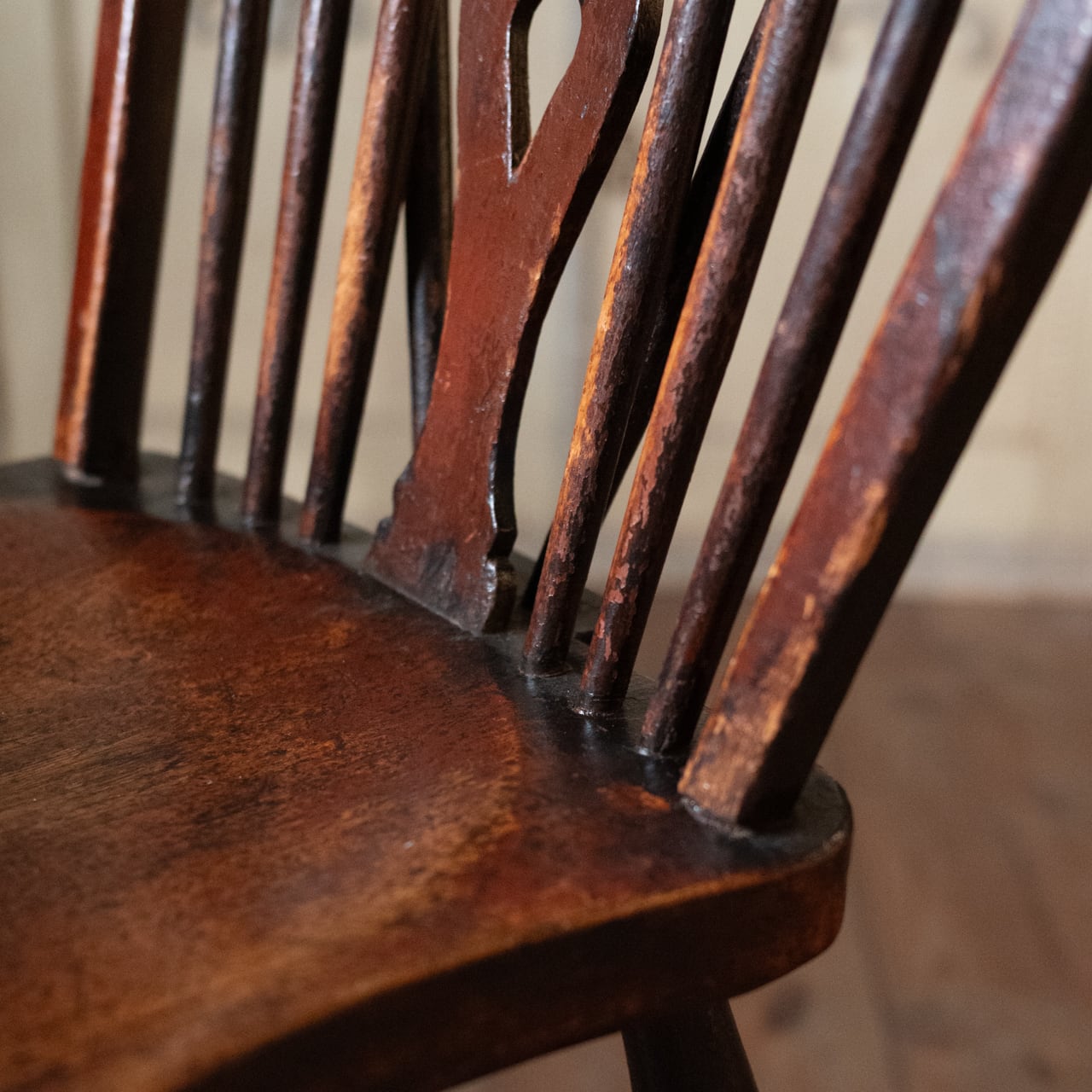 ビンテージ　Vバックダイニングチェア　ホイールバックチェア　剥離加工　no2 Wheelback Arm Chair / ホイールバックアームチェア〈ウィンザー