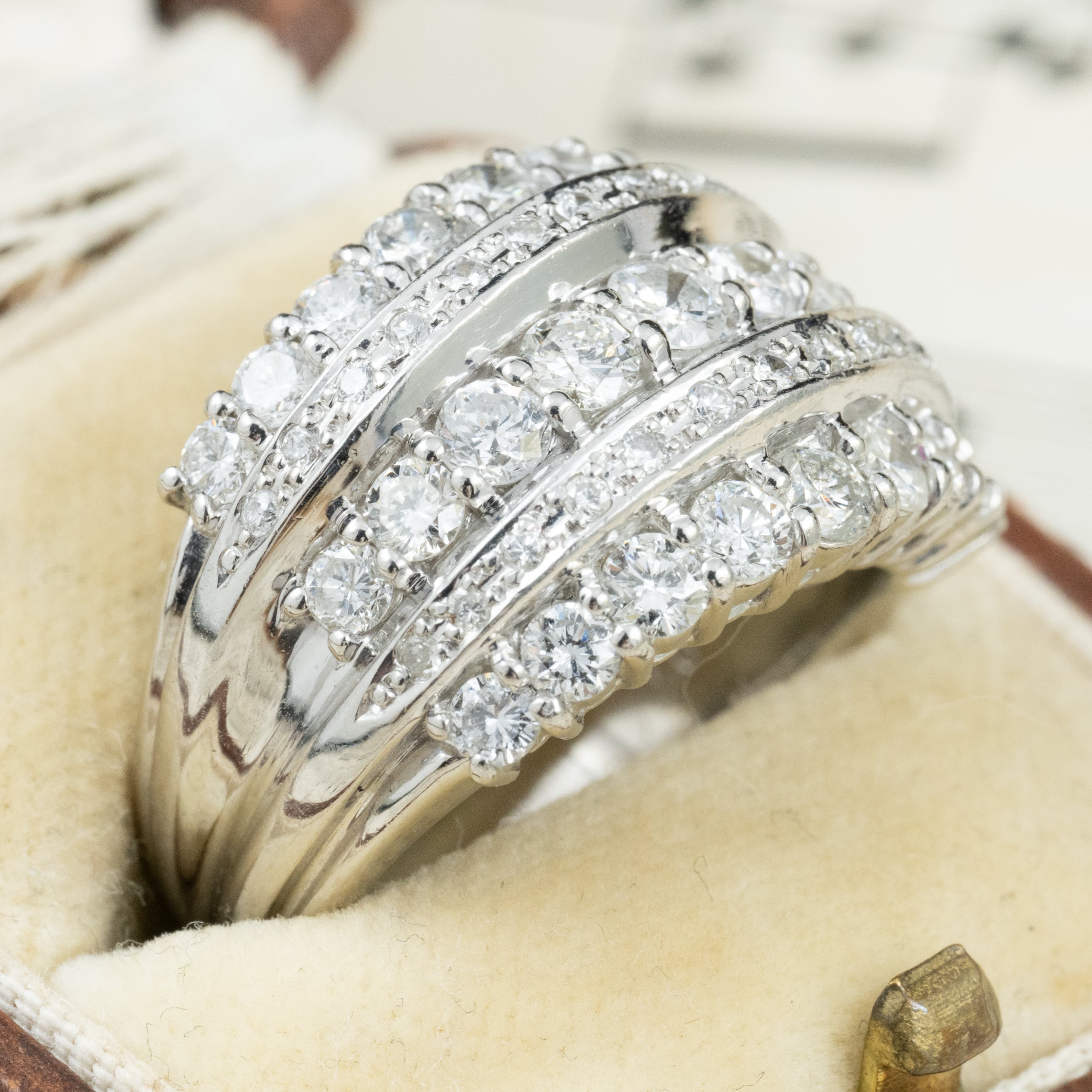 Pt900リング Diamond 2.05ct ― プラチナとダイヤが奏でる光の