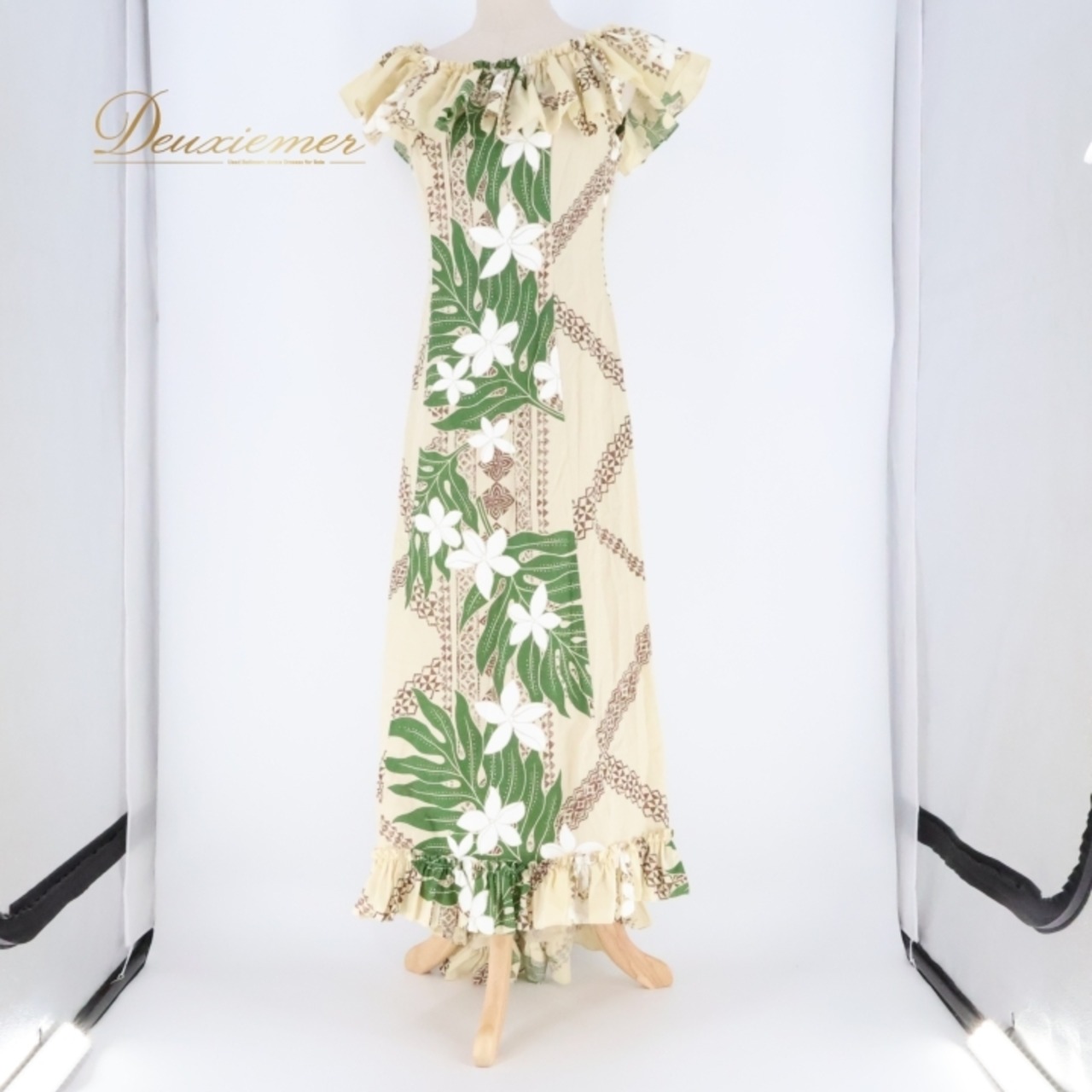 フラダンス 衣装 ワンピース ドレス ベージュ系 アシンメトリー フリル プルメリア柄 ラウアエ柄 ナチュラル かわいい 華やか 鮮やか 明るい 茶 白 緑 ハワイアン アロハ ハワイアンプリント フラ ダンス レッスン 練習 カジュアル おしゃれ 軽やか