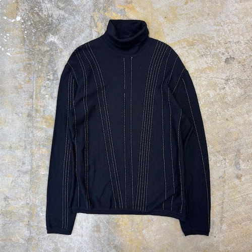 VERSACE / Unique stitch turtle neck VERSACE / Unique stitch turtle neck