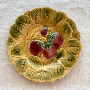 【フランス直輸入】春らしい絵柄が優しい印象の サルグミンヌ バルボティーヌ 皿 いちご