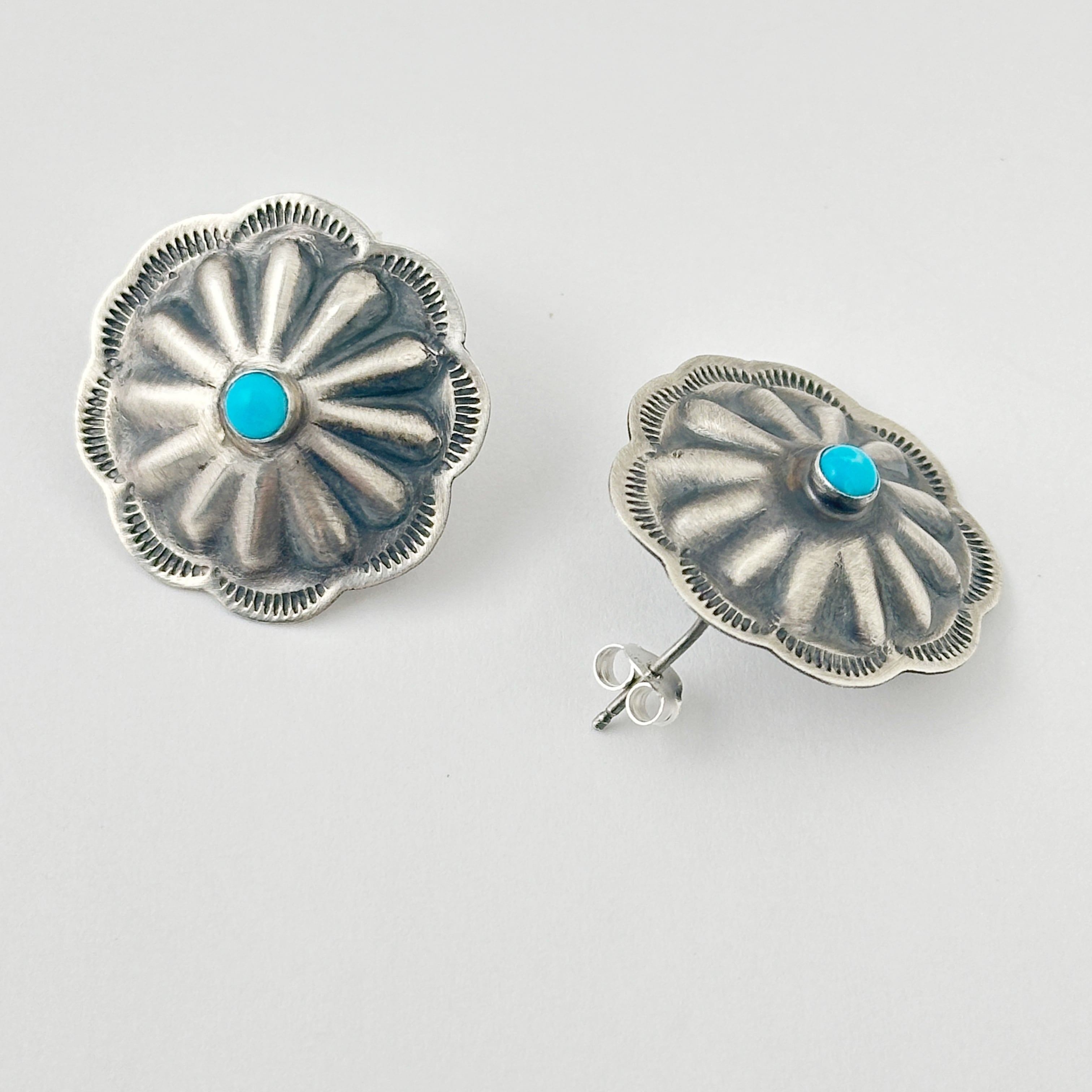 Indian Jewelry》 ターコイズ センター イン コンチョ ピアス | 【公式