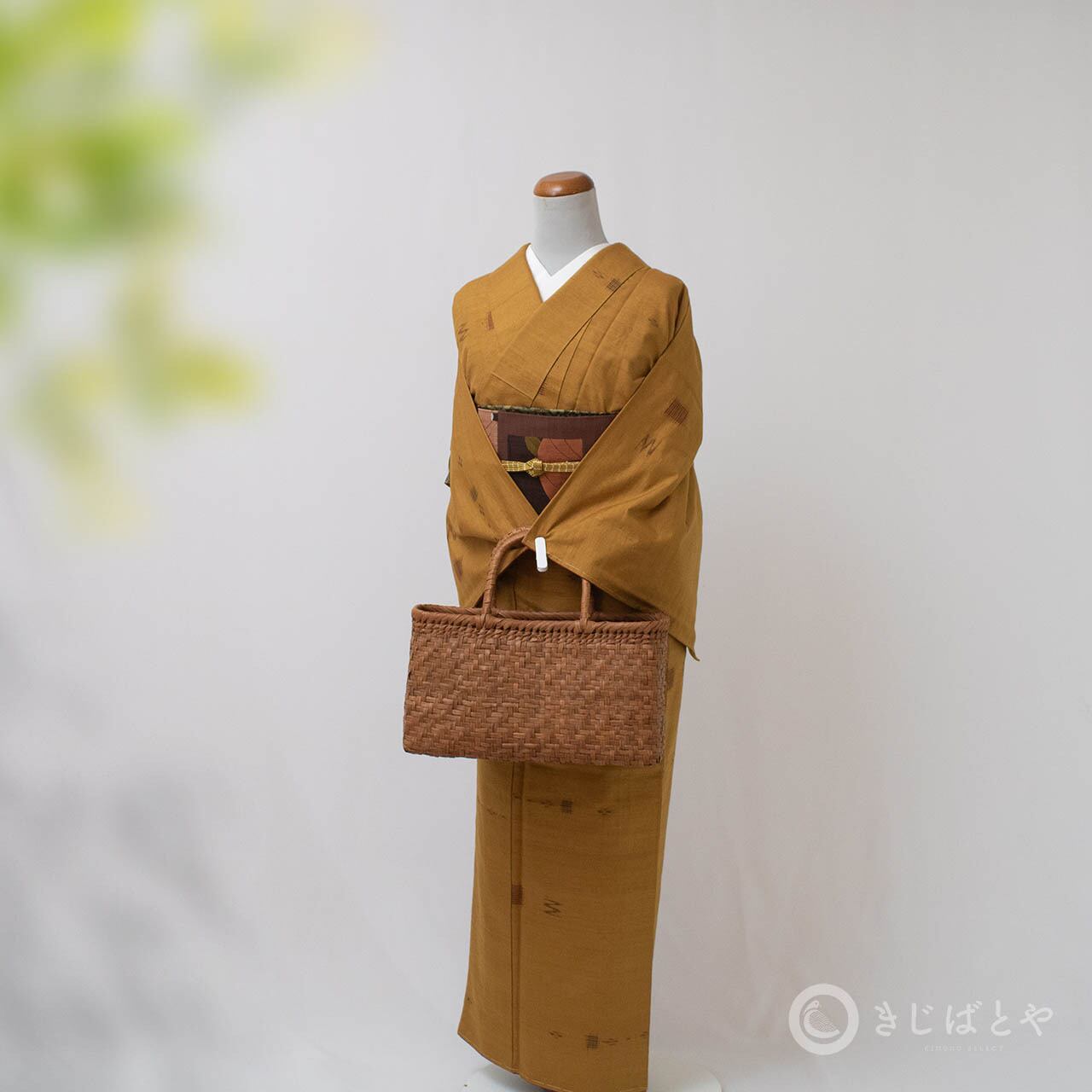 正絹紬 狐色の絣の小紋 袷 | きじばとや