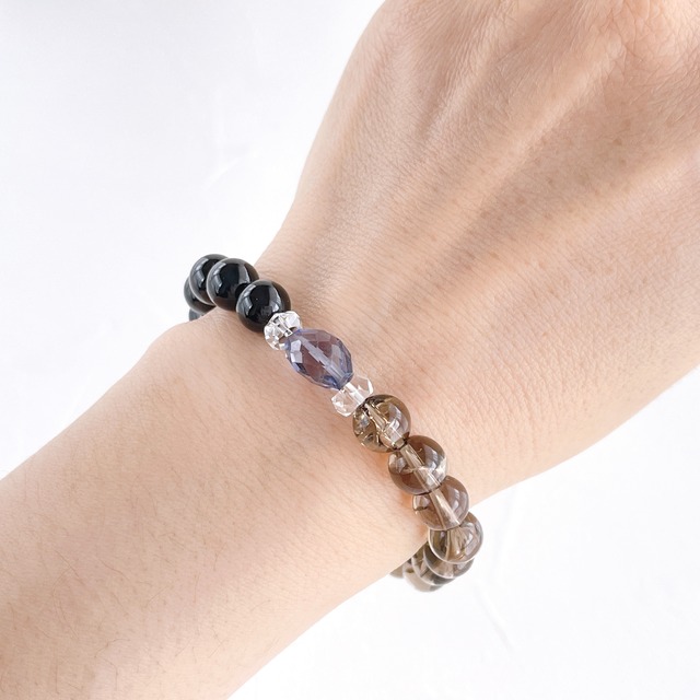 宝石質アイオライト煌めく✧モリオン8mmとスモーキーアイリスクォーツのお守りブレスレット