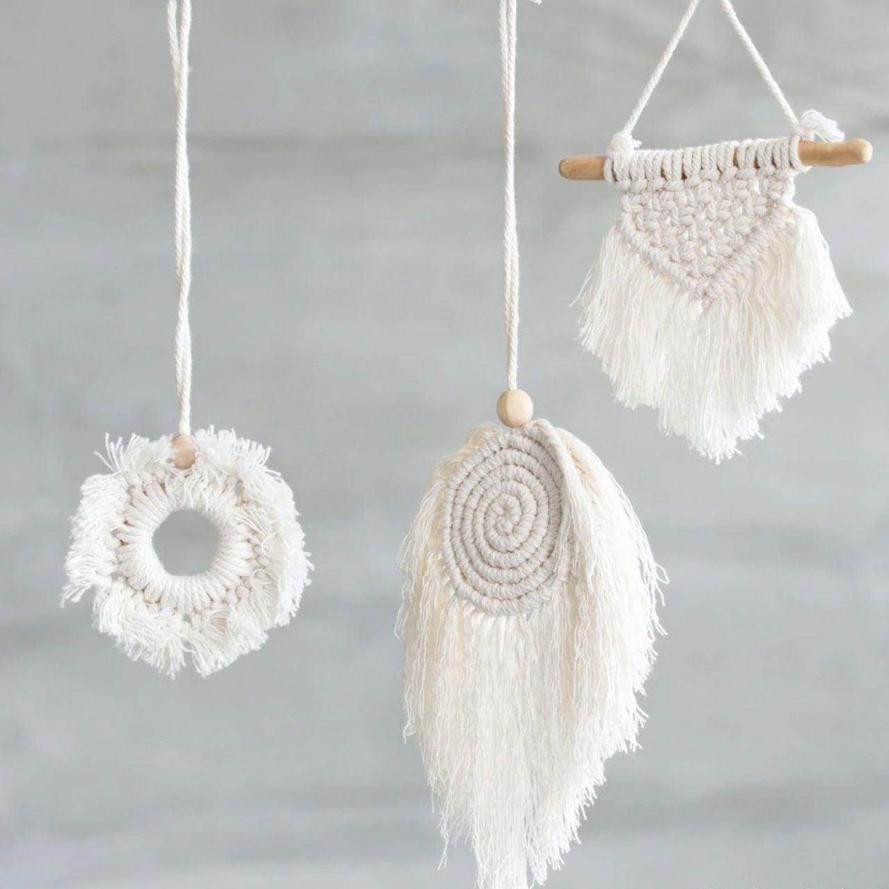 ミニマクラメ＊トライアングル＊ロングフリンジ＊タペストリータイプ