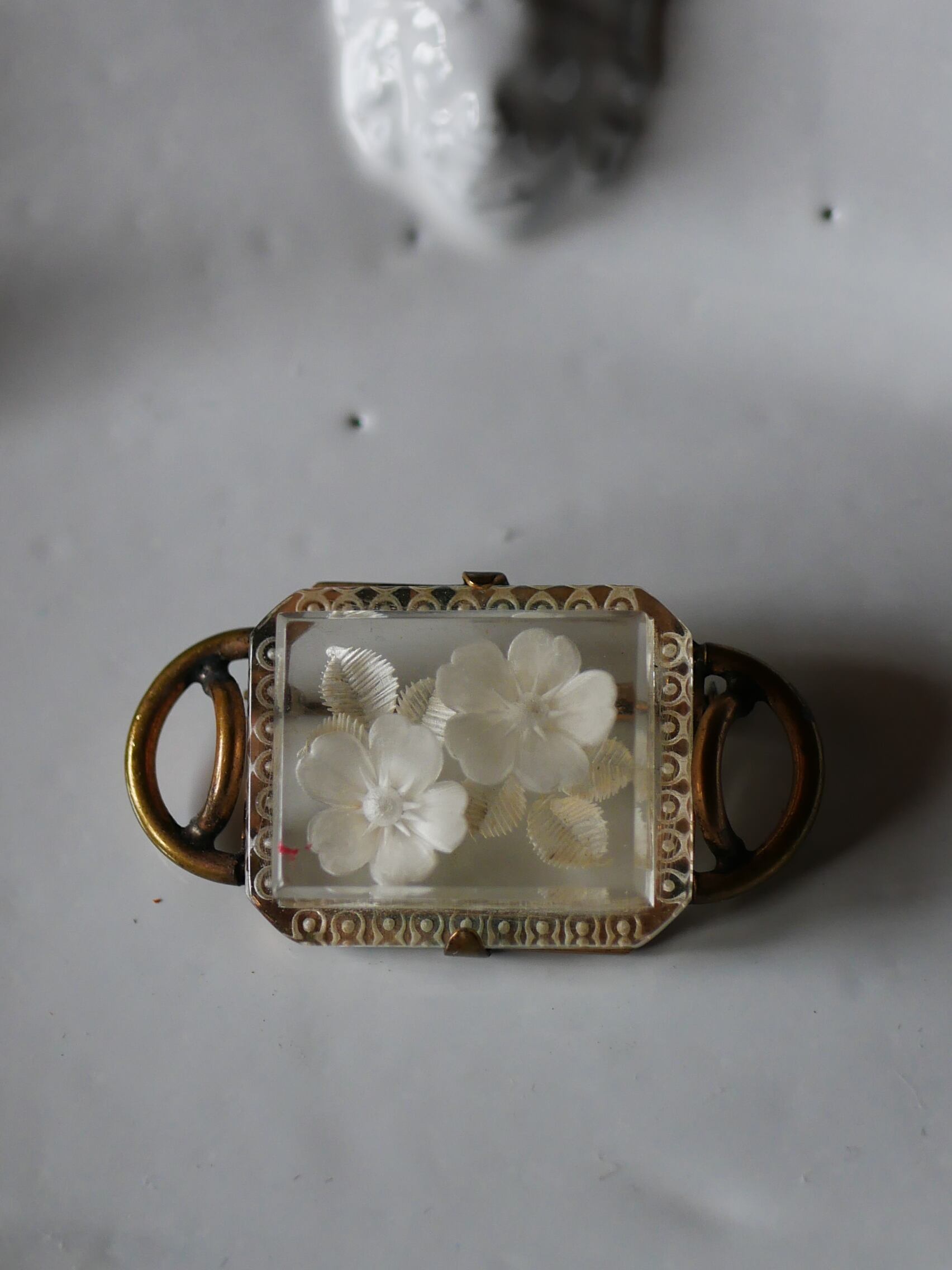 ルーサイトブローチ アールデコ フランスアンティーク ブロカントのある暮らし