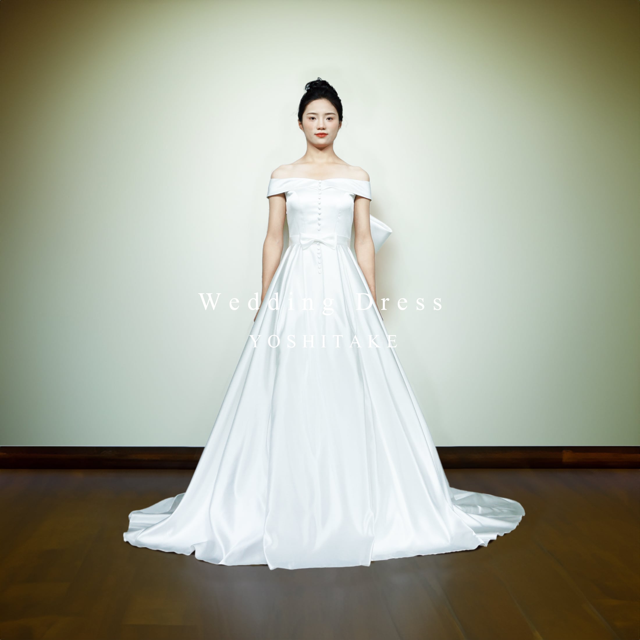 【サンプルドレス】ウエディングドレス(無料パニエ) ウエディングドレス.白.サテン.Aライン.リボン.オフショルダー.Y2406