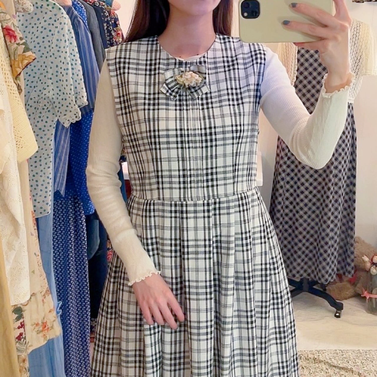 flower ribbon brooch check jumper skirt