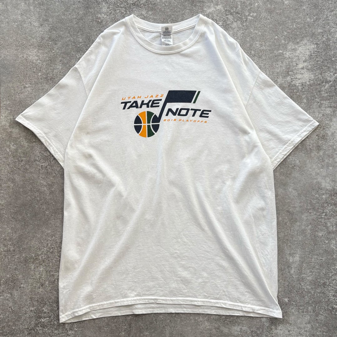 ユタ・ジャズ 2018年 プレイオフ プリント Tシャツ GILDAN | 【公式】am3:41 -NBA古着ショップ- ユタ・ジャズ 2018年 プレイオフ プリント Tシャツ GILDAN | 【公式】am3:41 -NBA古着ショップ-