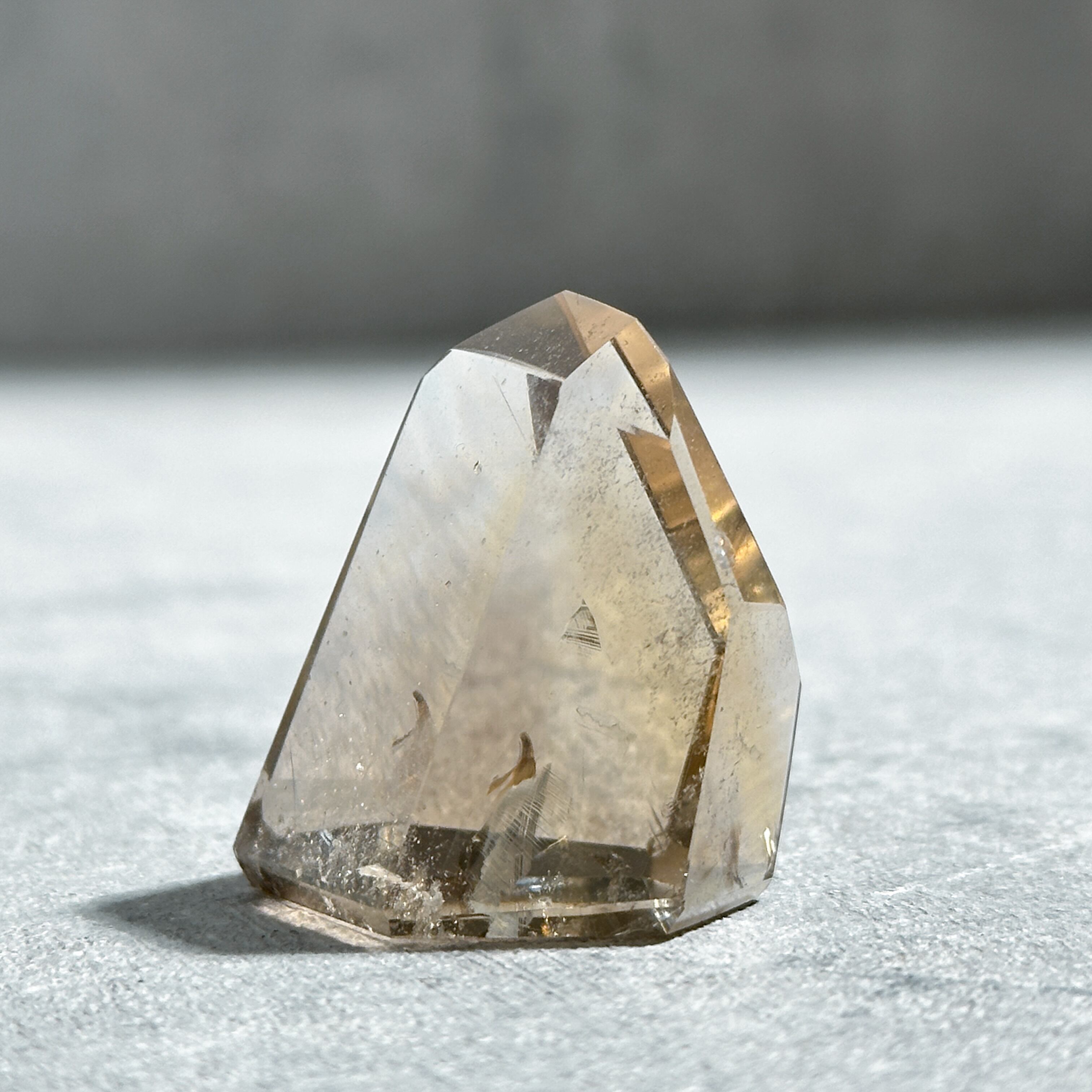 ファントム・虹◎シトリン（黄水晶） フリーフォーム36◇ Citrine