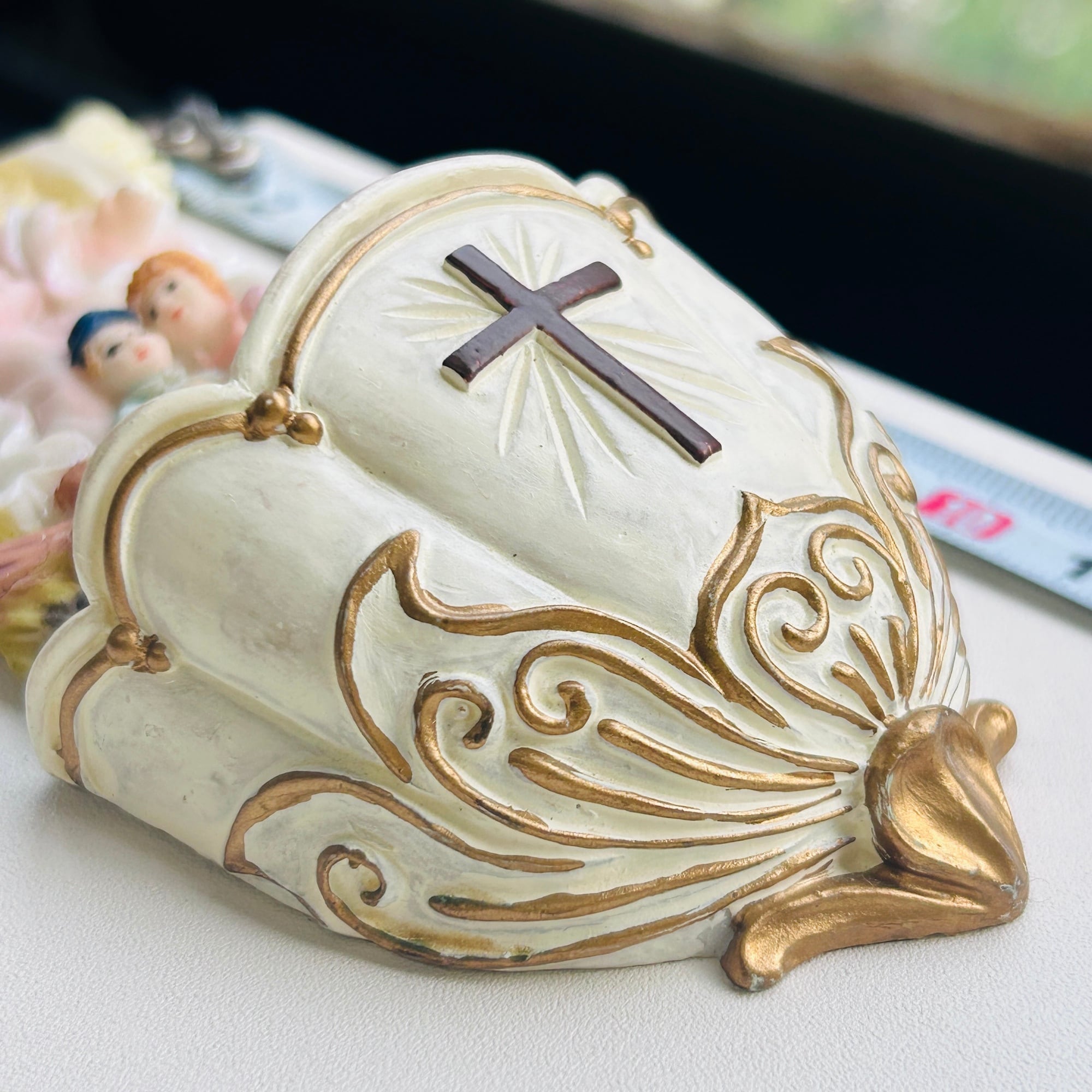 white 陶器 Angel Cross 聖母十字架 壁飾り | Milo Antiques & Vintage
