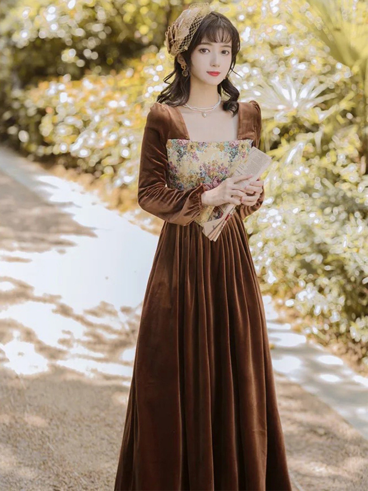 【0154】Brown Velvet Flower Long Sleeve Dress