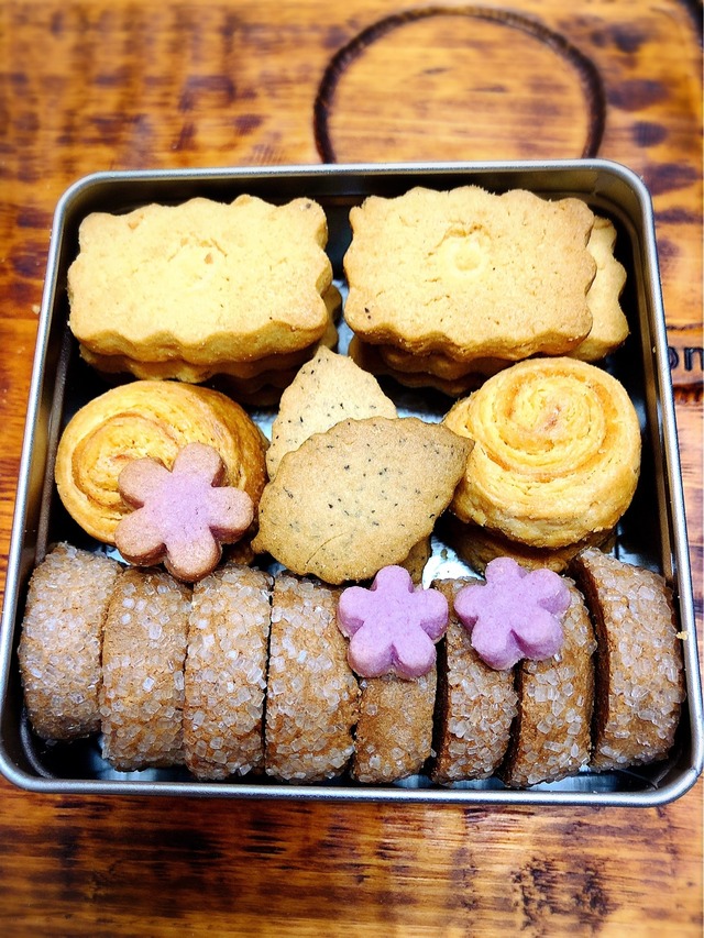 4種のクッキー缶　〜紅茶〜