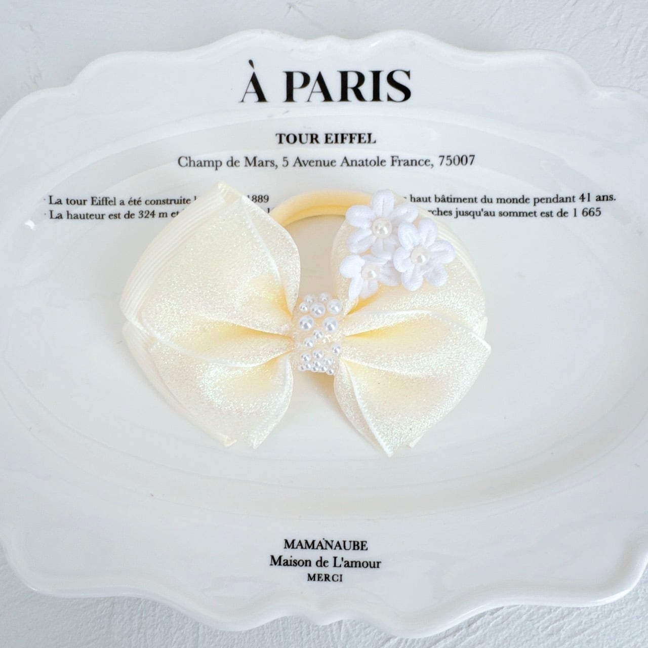 清楚なお花キラキラリボンヘアバンド（後ろ支え付き）