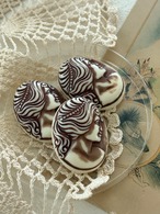 ヴィンテージカメオ カボション 女性の横顔 ヴィーナス 39mm アイボリー×ブラウン アクセサリーパーツ カルトナージュ デコレーション素材