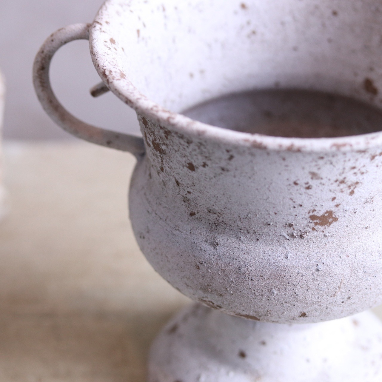 mondimanche ブリキ植木鉢　シャビーハンドルカップS W　UF655|１ポット植え込みのシャビーシックな鉢　お玄関がオシャレに変わります