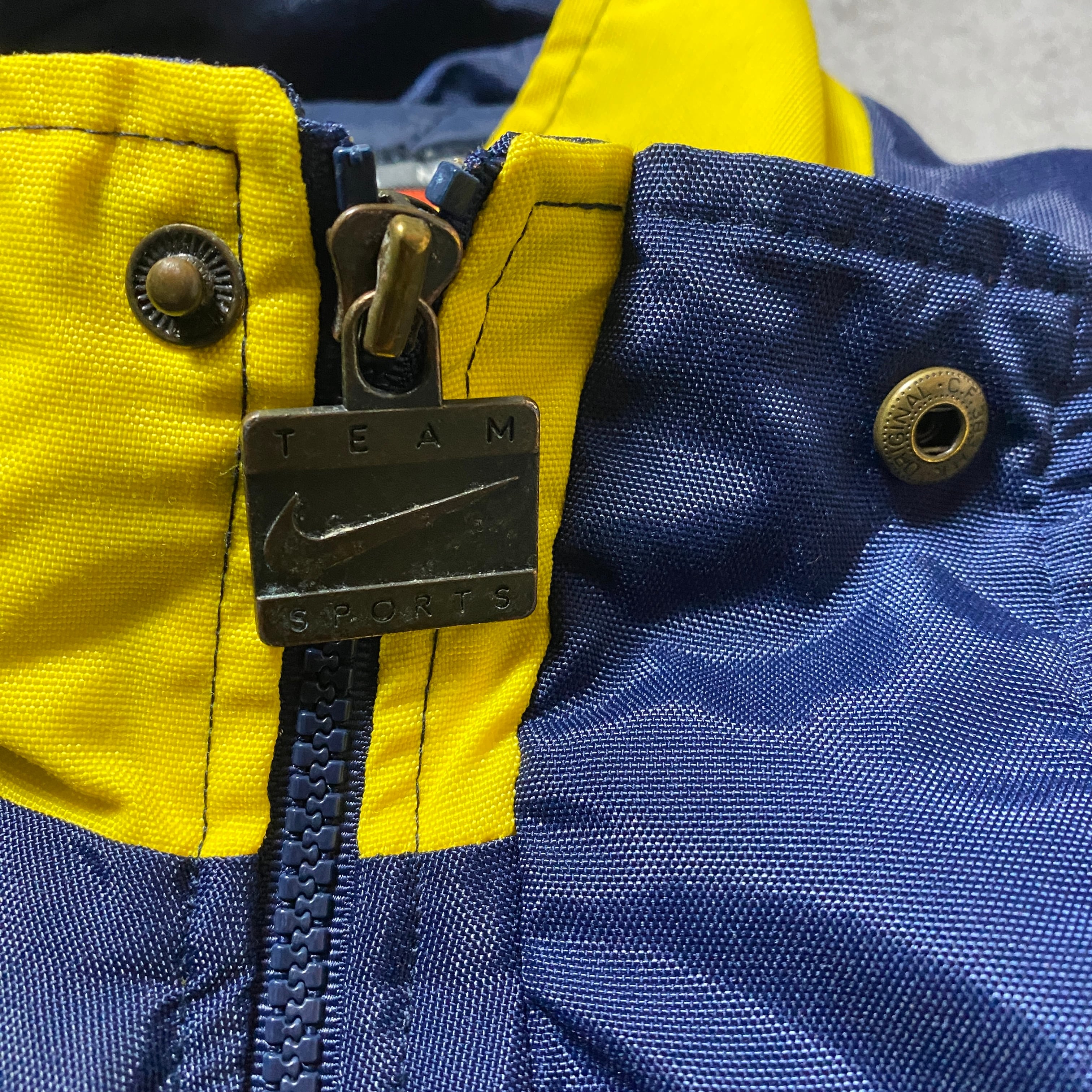 90's NIKE ナイキ スウォッシュ ミシガン大学 刺繍カレッジロゴ バイ