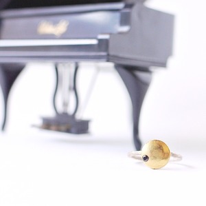 ヴィンテージスタインウェイのパーツを使った月を思わせるリング S-027 Vintage steinway piano capstan ring with CZ (Moon: BLK)