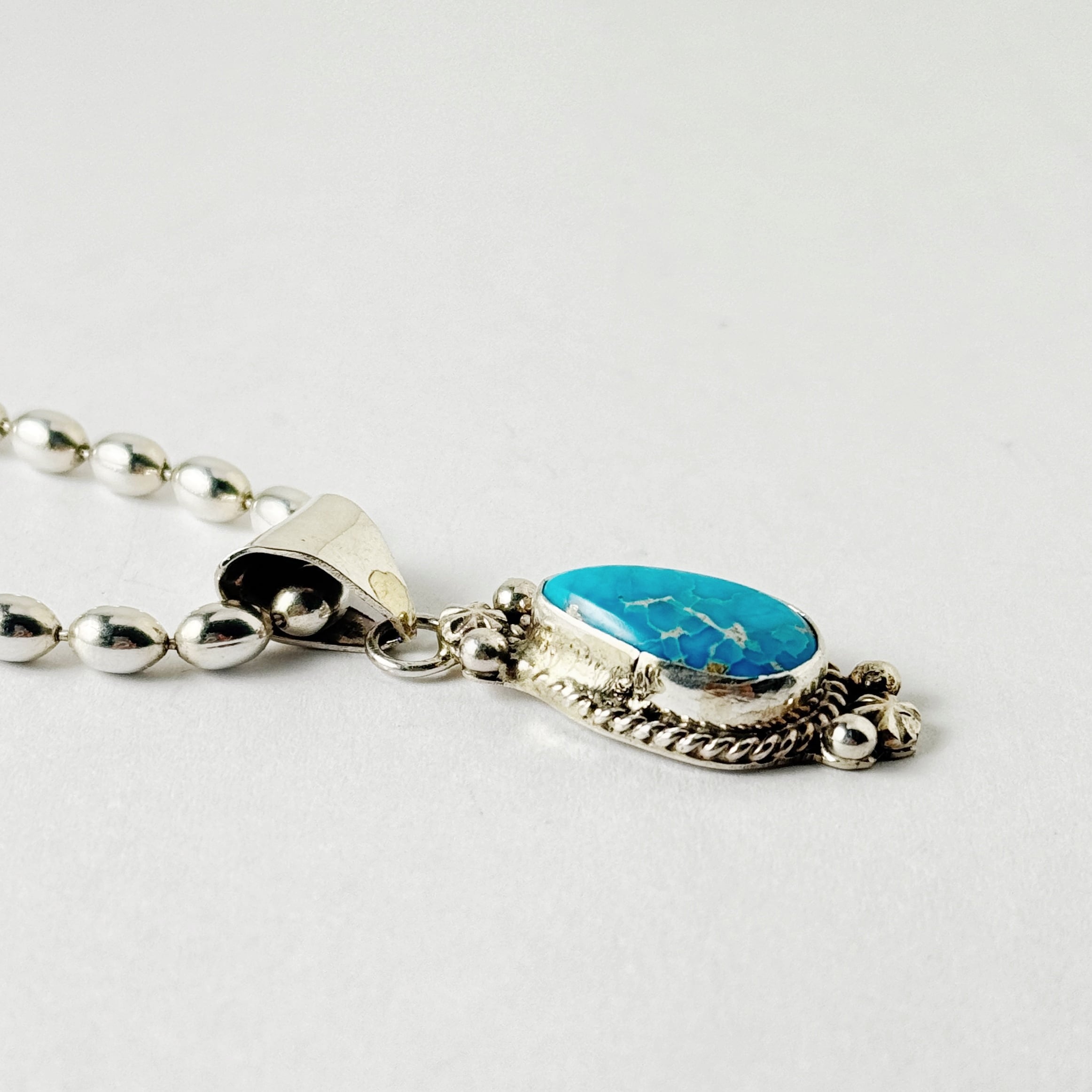 Indian Jewelry 》ROBERT MARTINEZ キングマン ターコイズ ペンダント