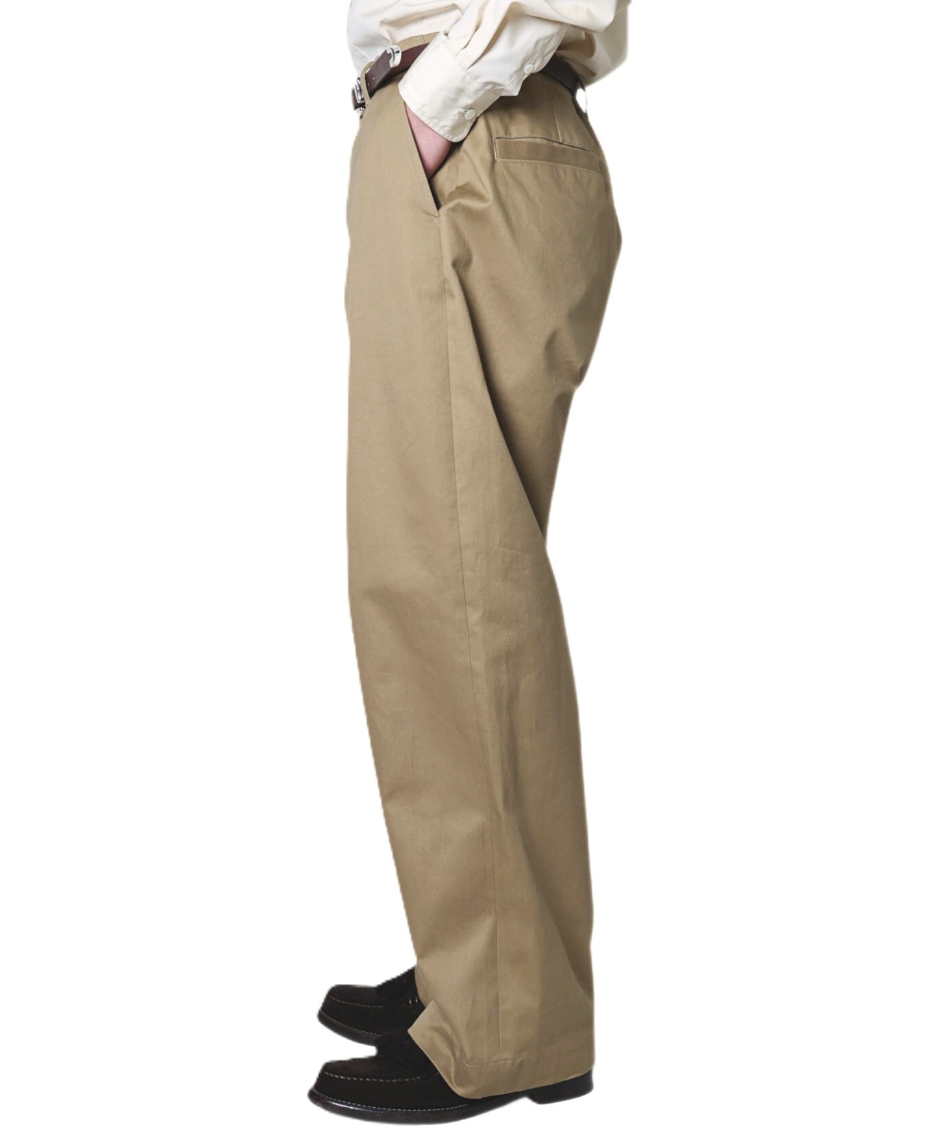 UNIVERSAL PRODUCTS. / 233-60506 NO TUCK WIDE CHINO TROUSERS (CAMEL