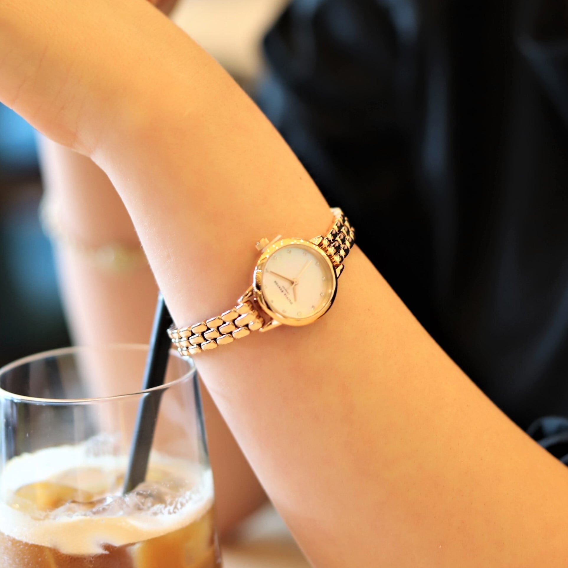 時計オリビアバートン OLIVIA BURTON 腕時計 ゴールド 黒 正規品
