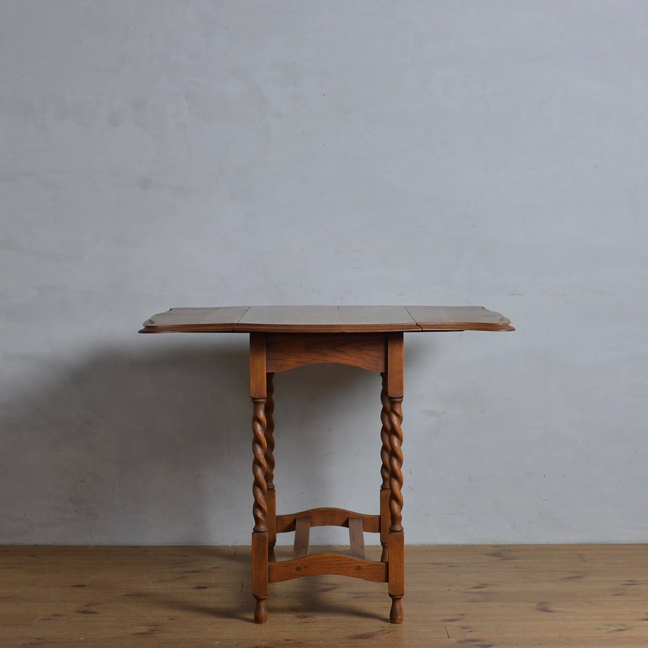 Drop Leaf Table / ドロップ リーフ テーブル〈ダイニングテーブル・エクステンションテーブル伸張式・アンティーク・ヴィンテージ〉  112324 | SHABBY'S MARKETPLACE　アンティーク・ヴィンテージ 家具や雑貨のお店 powered by BASE